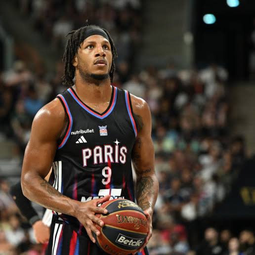 Lamar Stevens at the free-throw line for Paris Basketball